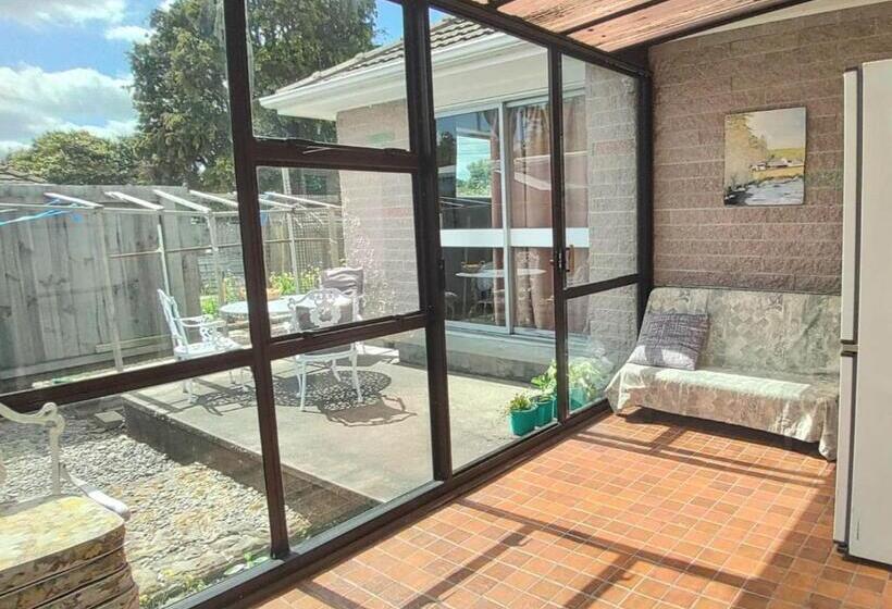 Majatalo 8 Mins Drive To The Airport