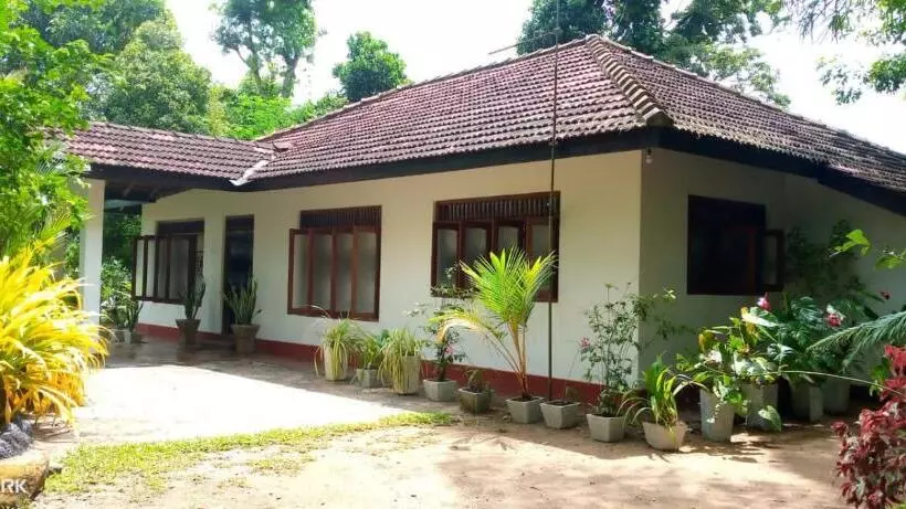 پانسیون Cinnamon Eco Villa Mirissa