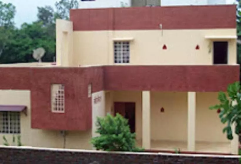 ペンション Mohiniraj Guest House, Nashik