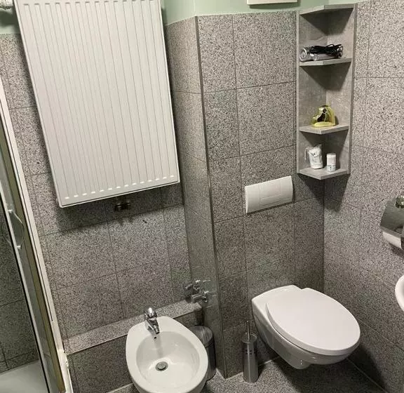 Bed And Breakfast 33