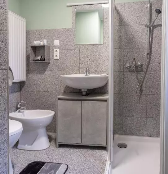 Bed And Breakfast 33