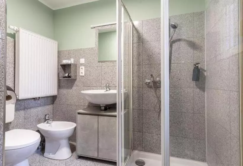 Bed And Breakfast 33