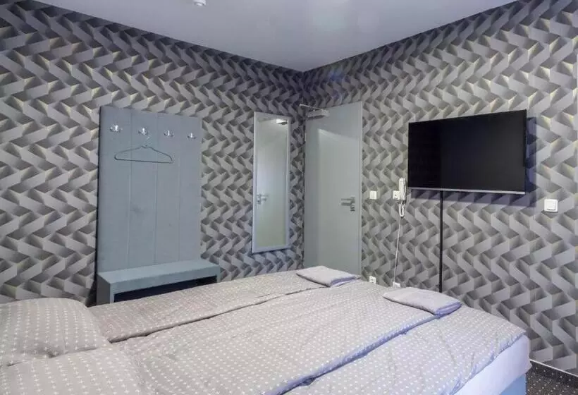 Bed And Breakfast 33