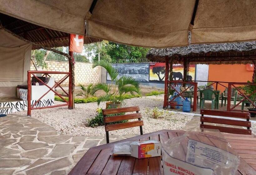 تختخواب و صبحانه Judy’s Campsite