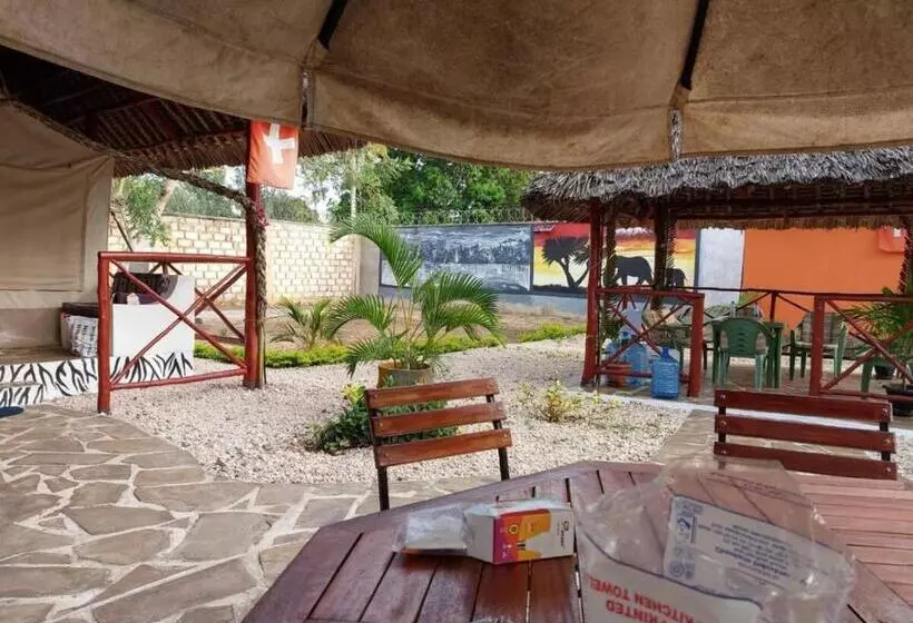 تختخواب و صبحانه Judy’s Campsite