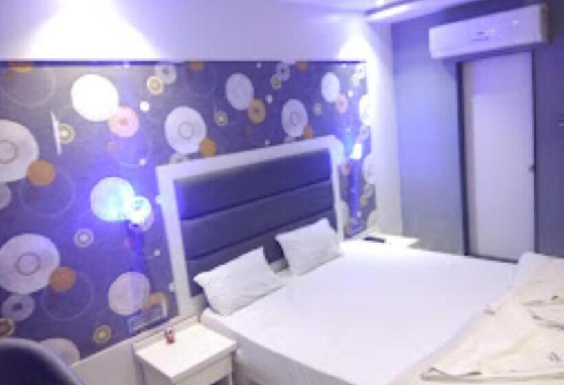 ホテル Celebration Bar And Restaurant Maharashtra