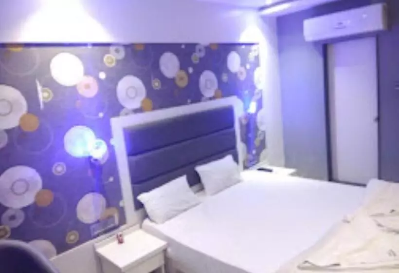 Hotelli Celebration Bar And Restaurant Maharashtra