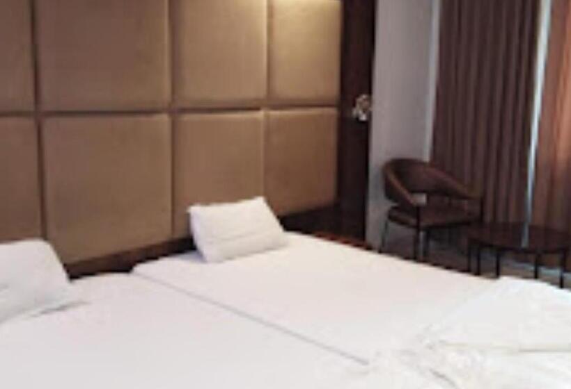 ホテル Celebration Bar And Restaurant Maharashtra