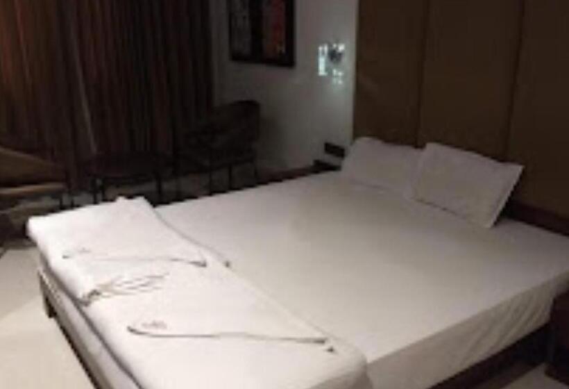 ホテル Celebration Bar And Restaurant Maharashtra