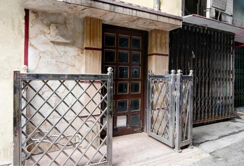 Отель Oyo Sudharani Palace