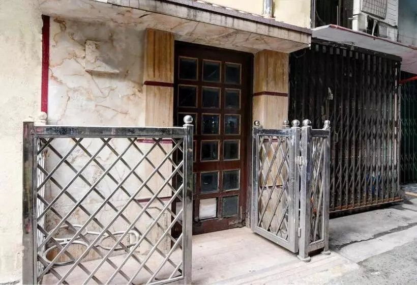 ホテル Oyo Sudharani Palace