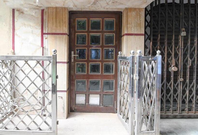 Отель Oyo Sudharani Palace