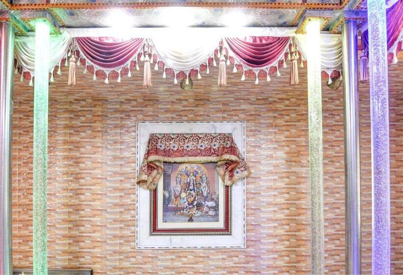 Отель Oyo Sudharani Palace