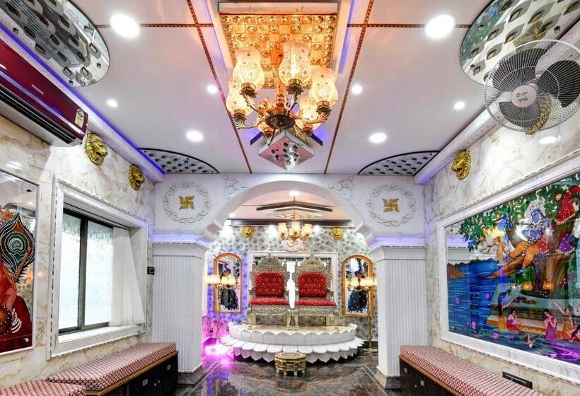 Отель Oyo Sudharani Palace