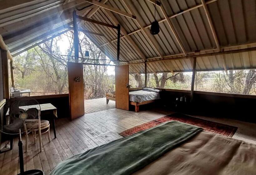 هتل The Tshilli Farm & Lodge