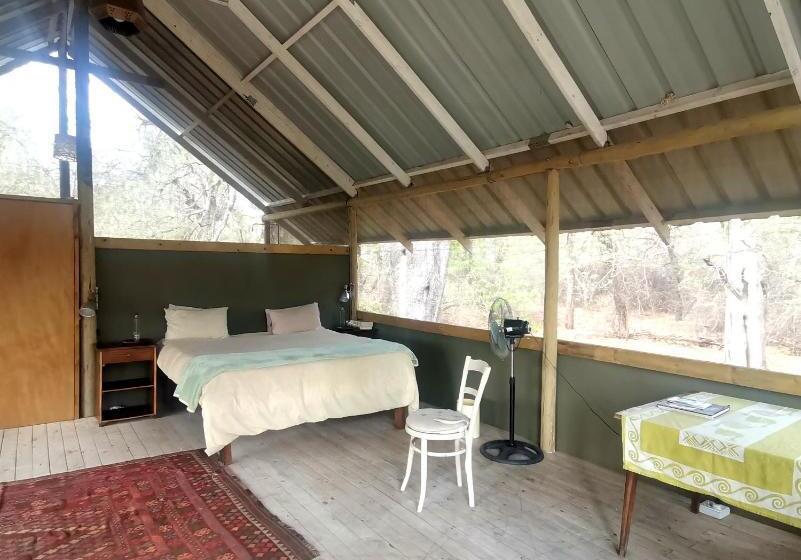 هتل The Tshilli Farm & Lodge