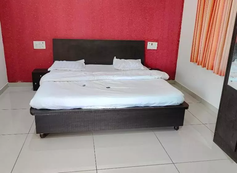 Hotelli Suryansh Beach Resort