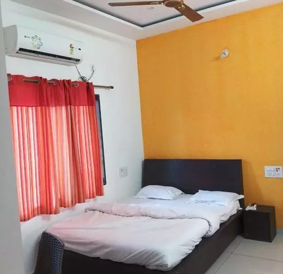 Hotelli Suryansh Beach Resort