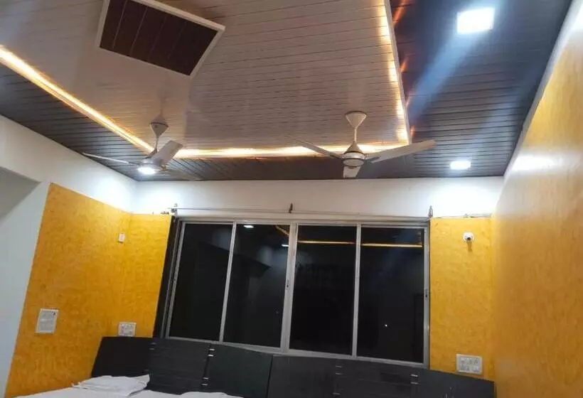 Hotelli Suryansh Beach Resort