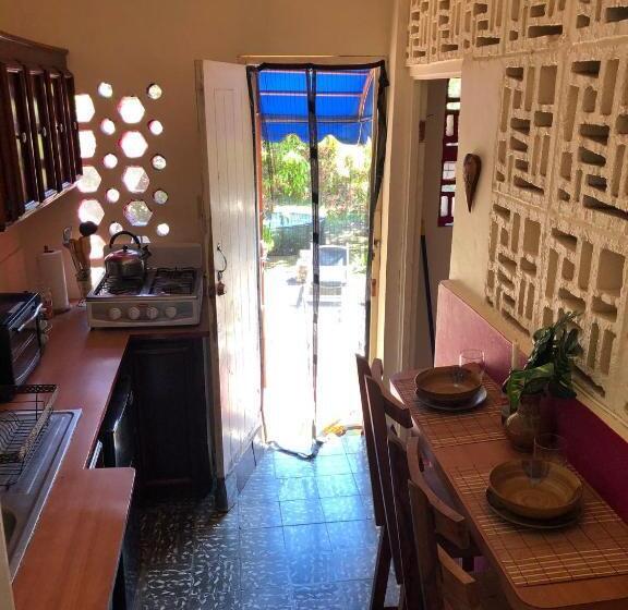 پانسیون Bnb Somom Mobay Lodging