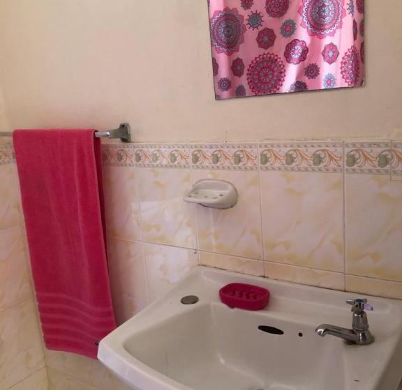 پانسیون Bnb Somom Mobay Lodging