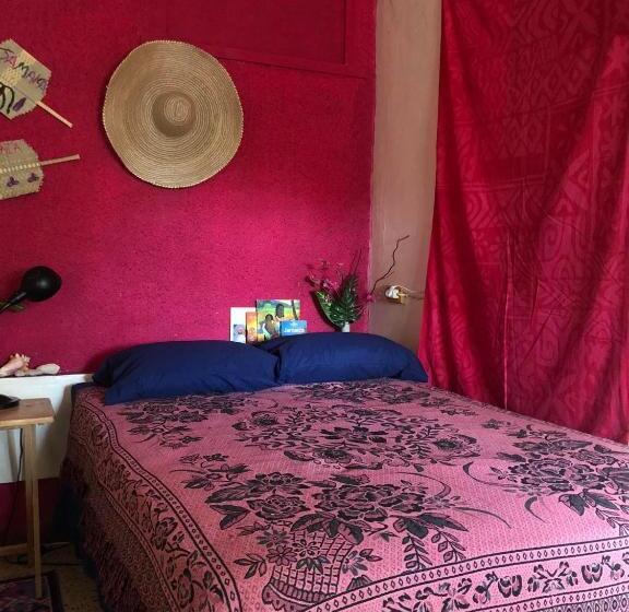 پانسیون Bnb Somom Mobay Lodging