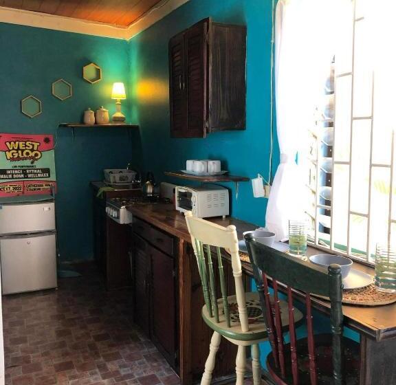 پانسیون Bnb Somom Mobay Lodging