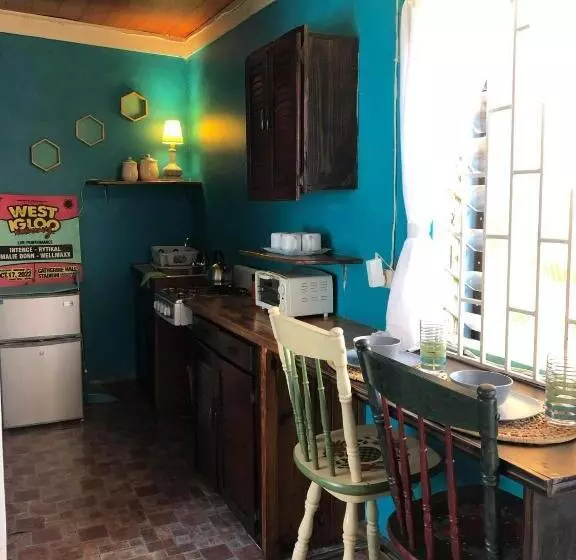 پانسیون Bnb Somom Mobay Lodging