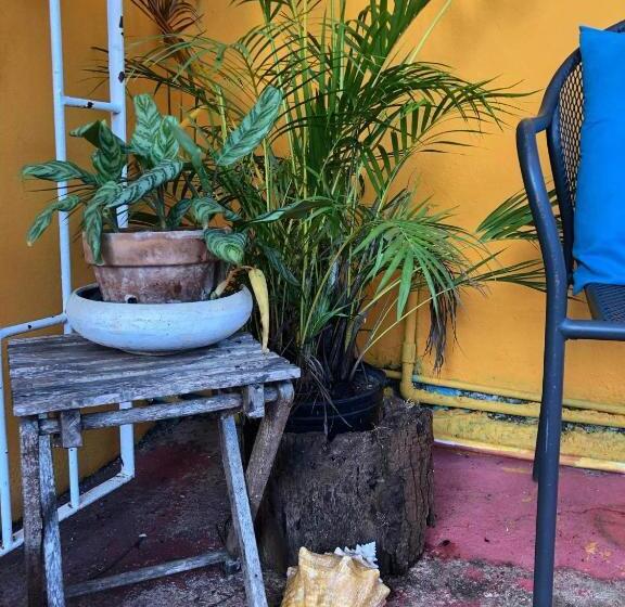 پانسیون Bnb Somom Mobay Lodging