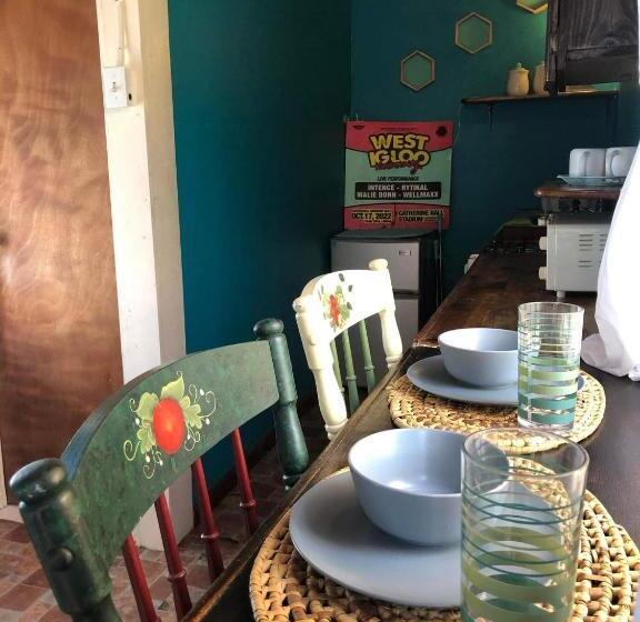 پانسیون Bnb Somom Mobay Lodging