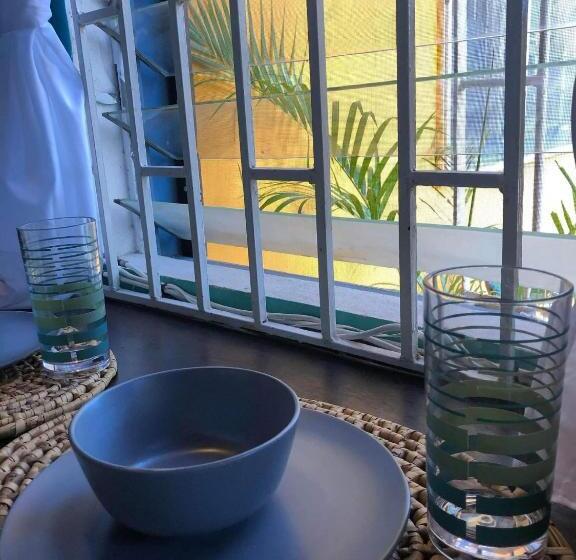 پانسیون Bnb Somom Mobay Lodging