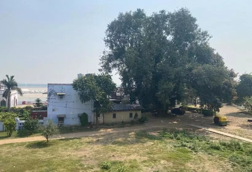 Majatalo Love Ganga Guest House Infont Of River Ganga