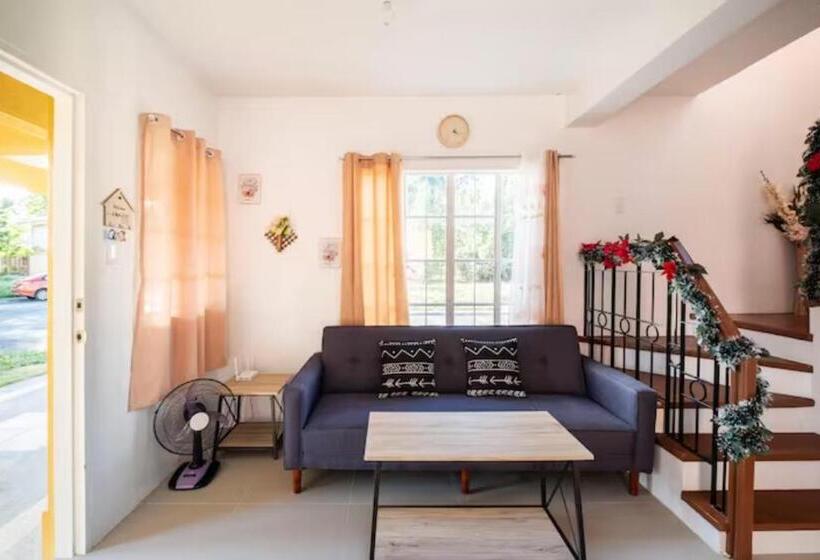 Pensió Smyleinn Camella Jade