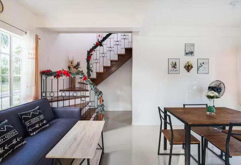 Pensió Smyleinn Camella Jade