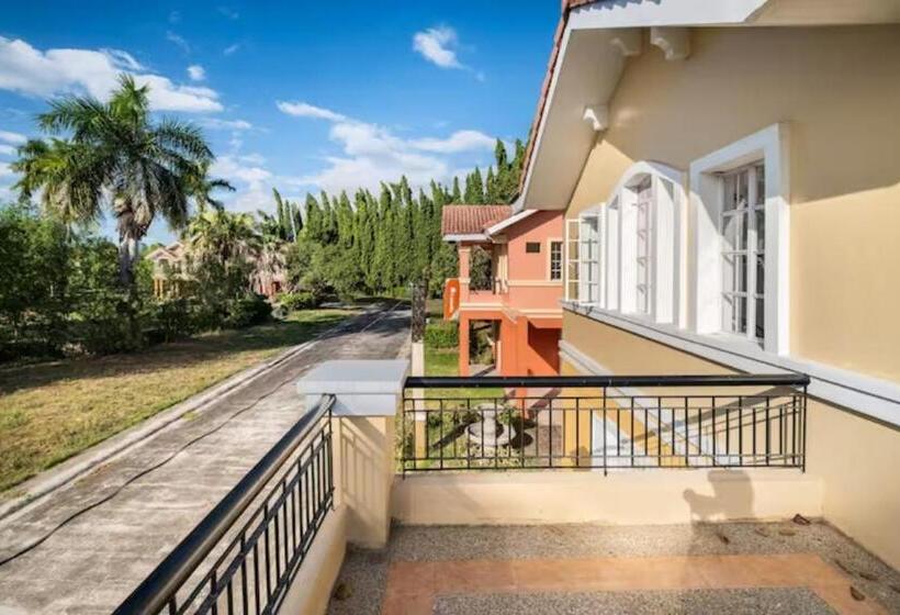 Pensió Smyleinn Camella Jade