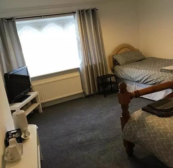 ユースホステル The New Juniper Berry Pub & Guest Rooms