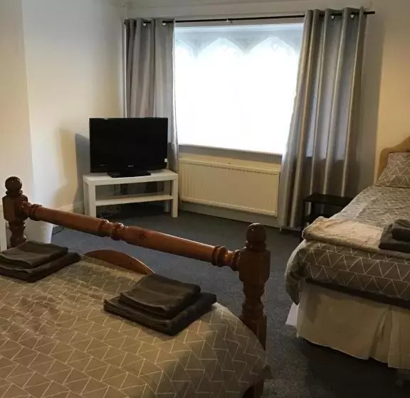ユースホステル The New Juniper Berry Pub & Guest Rooms