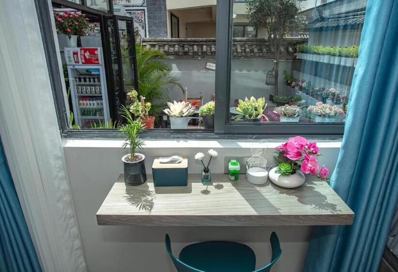 Dali Nurishop Hostel