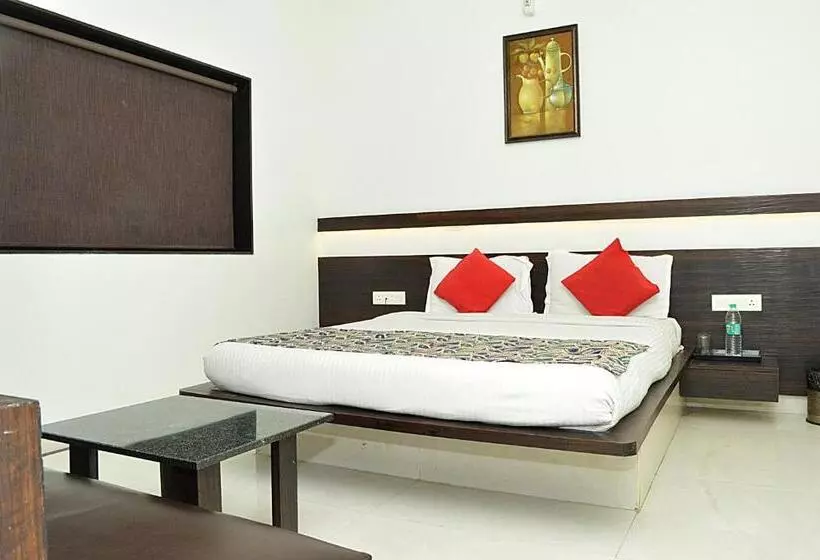 هتل Sunil Inn