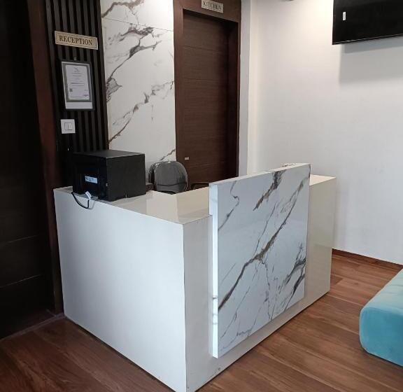 Hotel Super Collection O Mall Road Nainital