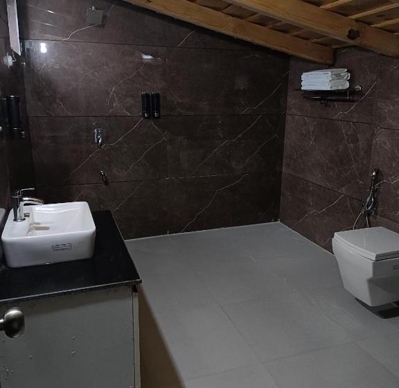 Hotel Super Collection O Mall Road Nainital