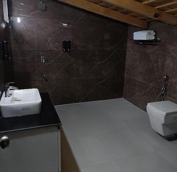 Hotel Super Collection O Mall Road Nainital