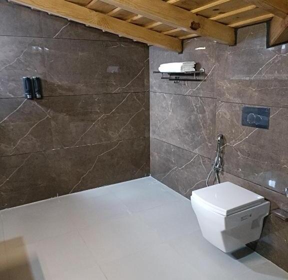 Hotel Super Collection O Mall Road Nainital