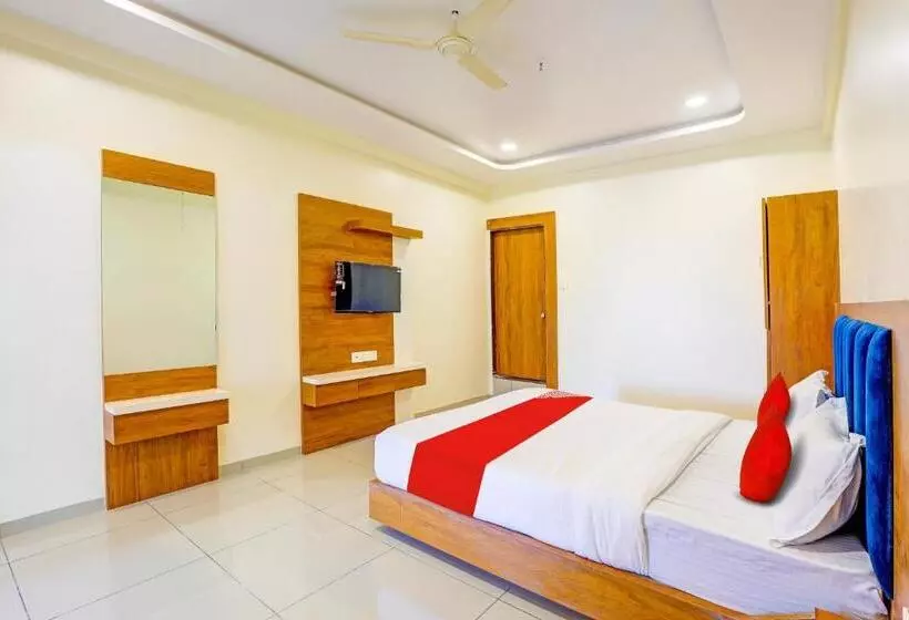 Oyo Hotel H K Villa