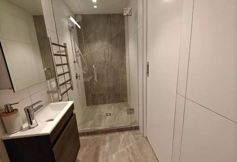 ペンション Private Room With Ensuite & Garden Epsom