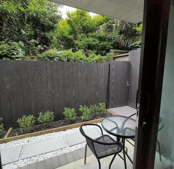 膳宿费 Private Room With Ensuite & Garden Epsom