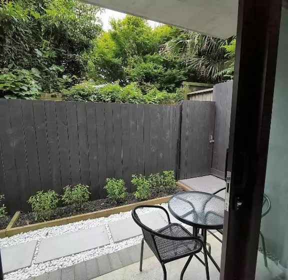 ペンション Private Room With Ensuite & Garden Epsom