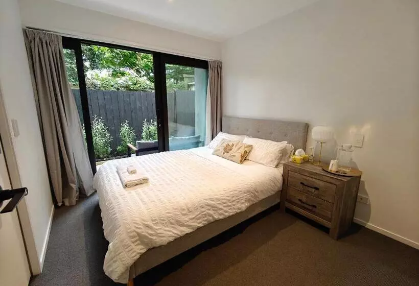 ペンション Private Room With Ensuite & Garden Epsom