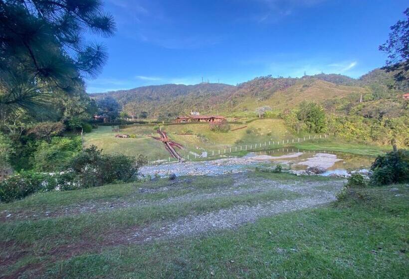 پانسیون Tahamies Hostal   Artesanos Y Turistas