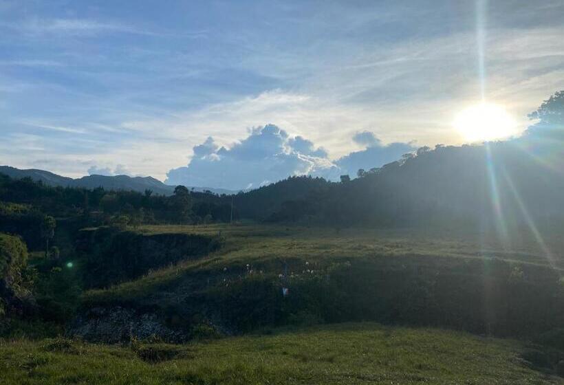 پانسیون Tahamies Hostal   Artesanos Y Turistas